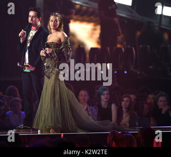 Photo Must Be Credited ©Alpha Press 079965 22/02/2017 Nick Grimshaw and Rita Ora The Brit Awards 2017 At The O2 Arena London Stock Photo