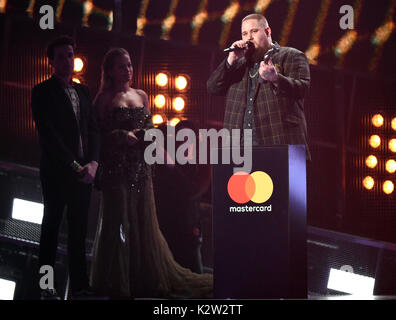 Photo Must Be Credited ©Alpha Press 079965 22/02/2017 Nick Grimshaw and Rita Ora with Rory Graham aka Rag n Bone Man The Brit Awards 2017 At The O2 Arena London Stock Photo