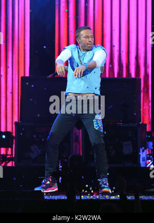 Photo Must Be Credited ©Alpha Press 079965 22/02/2017 Chris Martin Coldplay The Brit Awards 2017 At The O2 Arena London Stock Photo