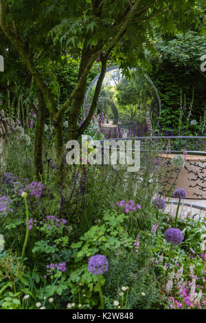 The CWGC Centenary Garden, designer David Domoney.  Silver medal Stock Photo