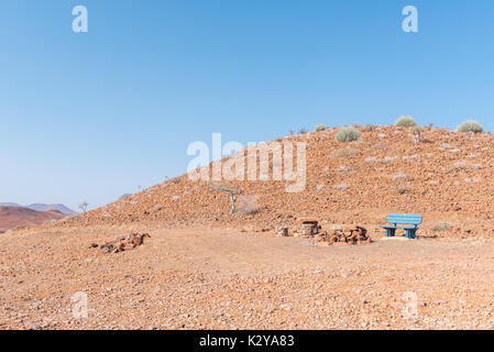 A picnic spot with blue bench at the top of Dopsteekhoogte Pass on the C39-road to Torra Bay, in the Kunene Region of Namibia Stock Photo