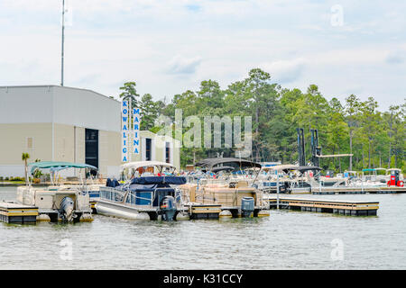 Kowaliga Marina on Lake Martin, Alabama, USA with numerous boats and families here for summer boating fun. Stock Photo