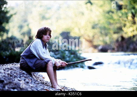 THE ADVENTURES OF HUCK FINN  ELIJAH WOOD     Date: 1993 Stock Photo