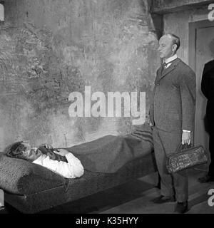 Sir Roger Casement, Fernsehfilm, Deutschland 1968, Regie: Hermann Engelstadt, Darsteller: Manfred Steffen (rechts) Stock Photo