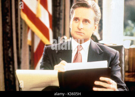 THE AMERICAN PRESIDENT CASTLE ROCK ENTERTAINMENT/COLUMBIA PICTURES/UNIVERSAL PICTURES MICHAEL DOUGLAS   THE AMERICAN PRESIDENT MICHAEL DOUGLAS     Date: 1995 Stock Photo