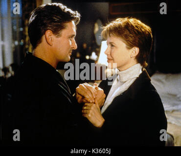 THE AMERICAN PRESIDENT CASTLE ROCK ENTERTAINMENT/COLUMBIA PICTURES/UNIVERSAL PICTURES ANNETTE BENING, MICHAEL DOUGLAS   THE AMERICAN PRESIDENT MICHAEL DOUGLAS, ANNETTE BENING     Date: 1995 Stock Photo