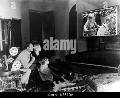 WALLACE, RITA AND CAROL ANN BEERY WATCHING HOME MOVIES   WALLACE BEERY, RITA BEERY, CAROL ANN BEERY watching home movies Stock Photo