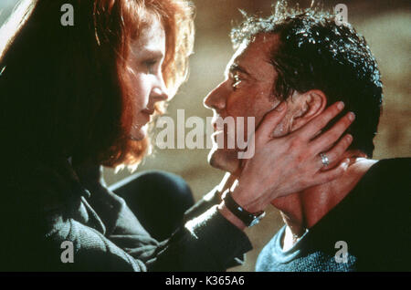 CONSPIRACT THEORY JULIA ROBERTS, MEL GIBSON     Date: 1997 Stock Photo