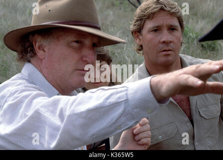 THE CROCODILE HUNTER: COLLISION COURSE STEVE IRWIN and TERRI IRWIN get direction from director/producer JOHN STAINTON in Metro-Goldwyn-Mayer Pictures adventure comedy Photo by: Greg Barrett Stock Photo