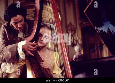 DANGEROUS LIAISONS KEANU REEVES, UMA THURMAN     Date: 1988 Stock Photo