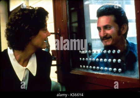 Dead Man Walking SUSAN SARANDON, SEAN PENN     Date: 1995 Stock Photo