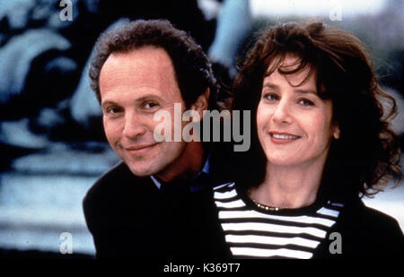 FORGET PARIS BILLY CRYSTAL, DEBRA WINGER     Date: 1995 Stock Photo