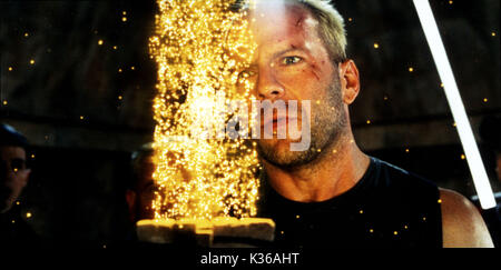 THE FIFTH ELEMENT BRUCE WILLIS FI: SFX COMPUTER GENERATED Stock Photo