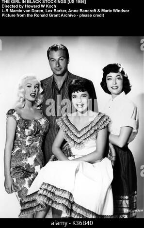 THE GIRL IN BLACK STOCKINGS director HOWARD W KOCH L-R MAMIE VAN DOREN, LEX BARKER, ANNE BANCROFT, MARIE WINDSOR Stock Photo