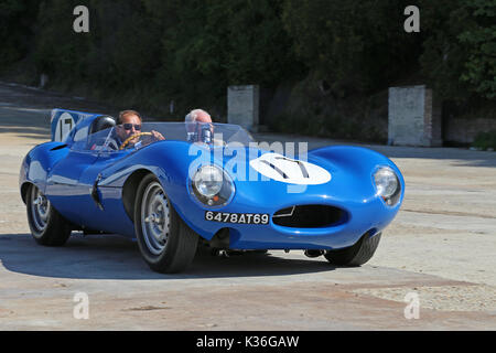 Five historic D-Type Jaguars visit Brooklands circuit, Weybridge, Surrey, England, UK. 1st September 2017. D-Type Jaguars won the Le Mans 24hr endurance race in 1955, 1956 and 1957. In 1957, D-Types were placed 1-2-3-4-6, with only a solitary Ferrari in 5th spoiling the parade. In picture, shown on Finishing Straight, car numbered '17' (Equipe Los Amigos, XKD 513, 'short-nose') was third at Le Mans in 1957. Stock Photo