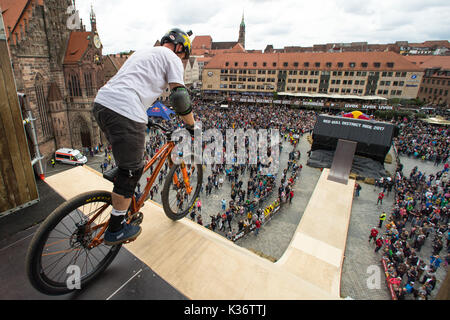 Nuremberg, Germany. 2nd Sep, 2017. A freestyle mountainbiker on a ramp during training at the 'Red Bull District Ride' with the Hauptmarkt in the background, in Nuremberg, Germany, 2 September 2017. Photo: Daniel Karmann/dpa/Alamy Live News Stock Photo