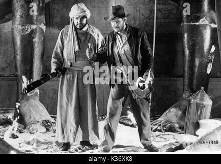 RAIDERS OF THE LOST ARK PARAMOUNT PICTURES / LUCASFILM LTD JOHN RHYS-DAVIES AS SALLAH, HARRISON FORD AS INDIANA JONES     Date: 1981 Stock Photo