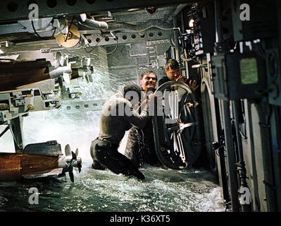 ICE STATION ZEBRA JIM BROWN, ERNEST BORGNINE     Date: 1968 Stock Photo