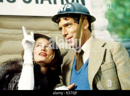 THE LADY VANISHES HAMMER FILMS/RANK FILM ORG ELLIOTT GOULD, CYBILL SHEPHERD     Date: 1979 Stock Photo