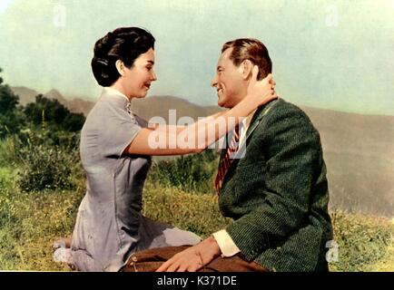 LOVE IS A MANY-SPLENDORED THING JENNIFER JONES, WILLIAM HOLDEN     Date: 1955 Stock Photo