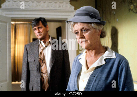 THE MIRROR CRACK'D (UK 1980) ROCK HUDSON, ANGELA LANSBURY AS MISS MARPLE   THE MIRROR CRACK'D (UK 1980) ROCK HUDSON, ANGELA LANSBURY AS MISS MARPLE     Date: 1980 Stock Photo