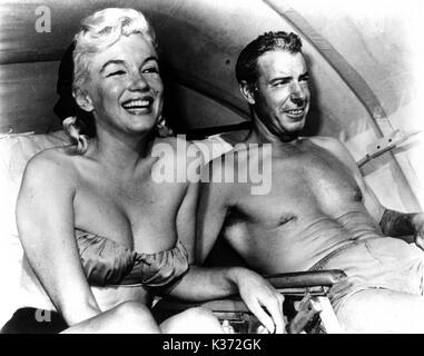 MARILYN MONROE with her second husband, Joe DiMaggio, 1954 Stock Photo