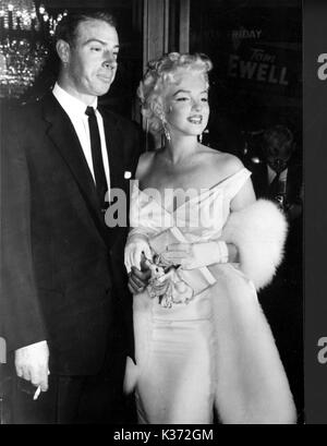 MARILYN MONROE with her second husband, Joe DiMaggio, 1954 Stock Photo