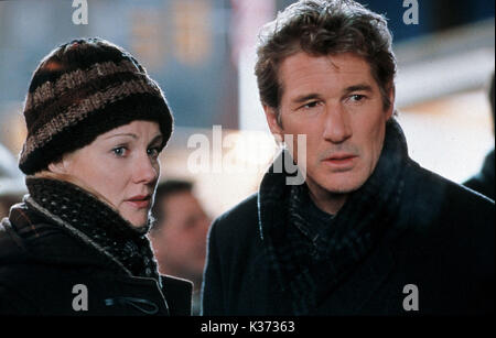 THE MOTHMAN PROPHECIES LAURA LINNEY, RICHARD GERE     Date: 2002 Stock Photo