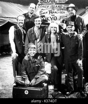 M*A*S*H [US TV SERIES 1972  -1983]  aka MASH  JAMES FARR, MIKE FARRELL, DAVID OGDEN STIERS, ALAN ALDA, LORETTA SWIT, WILLIAM CHRISTOPHER, HARRY MORGAN M*A*S*H [US TV SERIES 1972  -1983]  aka MASH  [back row] DAVID OGDEN STIERS as Major Charles Winchester III, WILLIAM CHRISTOPHER as Reverend Mulcahy  [middle row]   MIKE FARRELL as Captain BJ Hunnicut, , ALAN ALDA as Captain 'Hawkeye' Pierce, LORETTA SWIT as Major 'Hot Lips' O'Houlihan, HARRY MORGAN as Colonel Sherman T Potter  [front row] JAMES FARR as Corporal Kinger Stock Photo