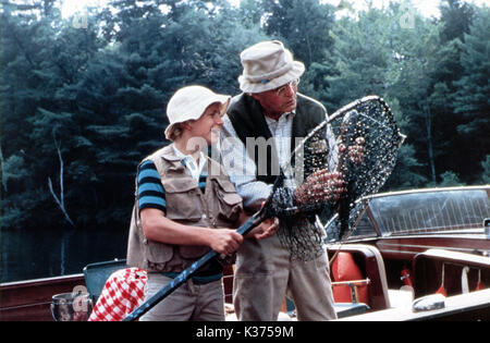 ON GOLDEN POND DOUG McKEON AND HENRY FONDA     Date: 1981 Stock Photo