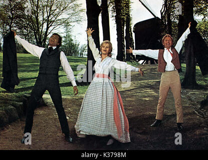 SONG OF NORWAY L-R, FRANK PORETTA, FLORENCE HENDERSON, TORALV MAURSTAD Stock Photo