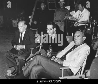 SAM SPIEGEL, JUDD KINBERG? AND ANTHONY QUINN ON THE SET OF THE HAPPENING IN 1967 Stock Photo