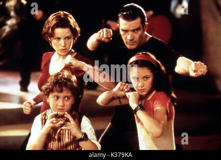 SPY KIDS TOP L-R, CARLA GUGINO, ANTONIO BANDERAS BOTTOM L-R, DARYL SABARA, ALEXA VEGA Stock Photo