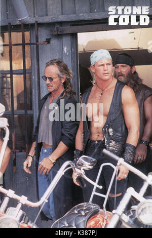 STONE COLD LANCE HENRIKSEN AND BRIAN BOSWORTH HAIRY CHEST A STONE COLD PICTURE     Date: 1991 Stock Photo