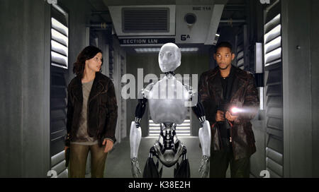 I, ROBOT BRIDGET MOYNAHAN, WILL SMITH I, ROBOT     Date: 2004 Stock Photo