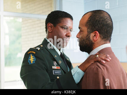 THE MANCHURIAN CANDIDATE Denzel Washington and Jeffrey Wright     Date: 2004 Stock Photo