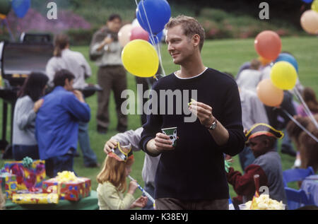 OLD SCHOOL CRAIG KILBORN SUBJECT: CHILDREN PARTIES, BALLOONS     Date: 2003 Stock Photo