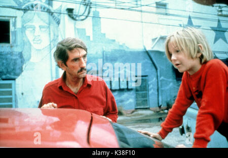 PARIS, TEXAS HARRY DEAN STANTON, HUNTER CARSON     Date: 1984 Stock Photo