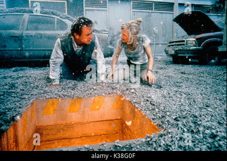 VOLCANO TOMMY LEE JONES, ANNE HECHE     Date: 1997 Stock Photo