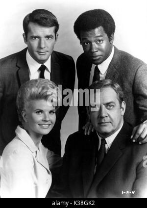 IRONSIDE back row: DON MITCHELL, DON GALLOWAY front row: BARBARA ANDERSON, RAYMOND BURR Stock Photo