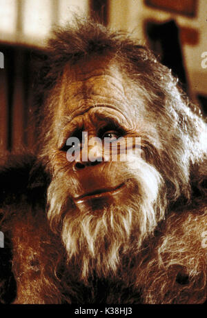 HARRY AND THE HENDERSONS aka Bigfoot And The Hendersons KEVIN PETER HALL as Harry     Date: 1987 Stock Photo