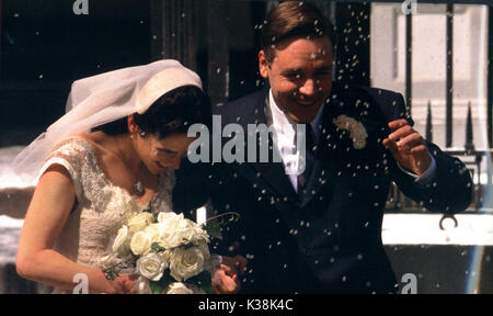 A BEAUTIFUL MIND JENNIFER CONNELLY AND RUSSELL CROWE     Date: 2001 Stock Photo