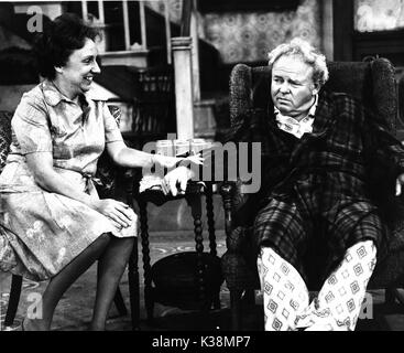 ALL IN THE FAMILY [US 1971-1979]  JEAN STAPLETON, CARROLL O'CONNOR Stock Photo
