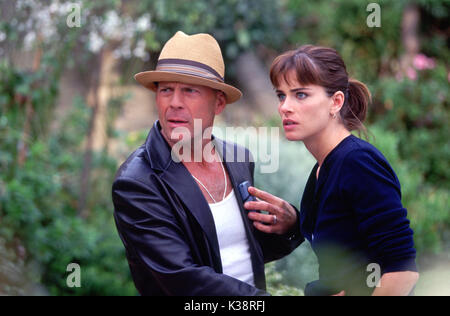 (L-r) BRUCE WILLIS and AMANDA PEET in the comedy The Whole Ten Yards, also starring Matthew Perry and distributed by Warner Bros. Pictures. PHOTOGRAPHS TO BE USED SOLELY FOR ADVERTISING, PROMOTION, PUBLICITY OR REVIEWS OF THIS SPECIFIC MOTION PICTURE AND TO REMAIN THE PROPERTY OF THE STUDIO. NOT FOR SALE OR REDISTRIBUTION. THE WHOLE TEN YARDS BRUCE WILLIS, AMANDA PEET (L-r) BRUCE WILLIS and AMANDA PEET in the comedy The Whole Ten Yards, also starring Matthew Perry and distributed by Warner Bros. Pictures. PHOTOGRAPHS TO BE USED SOLELY FOR ADVERTISING, PROMOTION, PUBLICI Stock Photo