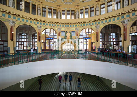 Prague. Czech Republic. Art Nouveau interior of Prague's main railway station Praha hlavní nádraží, designed by Czech architect Josef Fanta 1901-1909. Stock Photo