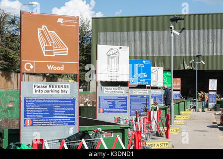 Richmond Council's Townmead Road Re-use and Recycling Centre Stock Photo