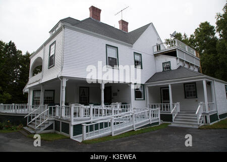 Cottage on Campobello Island in New Brunswick, Canada. The building stands within Roosevelt Campobello International Park and hosts the Tea with Elean Stock Photo