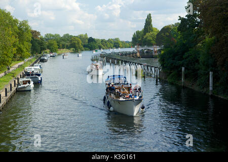 Teddington, Middlesex, United Kingdom. 2nd Sep, 2017. Boats in the Association of Dunkirk Little Ships Annual Veterans Cruise on the river Thames with other boats behind, approaching Teddington Lock Credit: Emma Durnford/ Alamy Live News Stock Photo