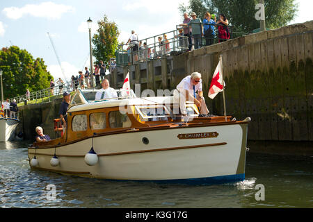 Teddington, Middlesex, United Kingdom. 2nd Sep, 2017. Teddington Lock gates open to allow 'Chumley', a member of the Association of Dunkirk Little Ships to continue it's journey downstream on the river Thames Credit: Emma Durnford/ Alamy Live News Stock Photo