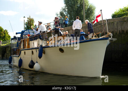 Teddington, Middlesex, United Kingdom. 2nd Sep, 2017. Teddington Lock gates open to allow 'Aberdonia', a member of the Association of Dunkirk Little Ships to continue it's journey downstream on the river Thames Credit: Emma Durnford/ Alamy Live News Stock Photo